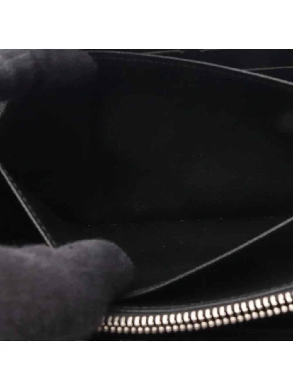 Louis Vuitton Round Wallet Zippy Epi Noir Leather